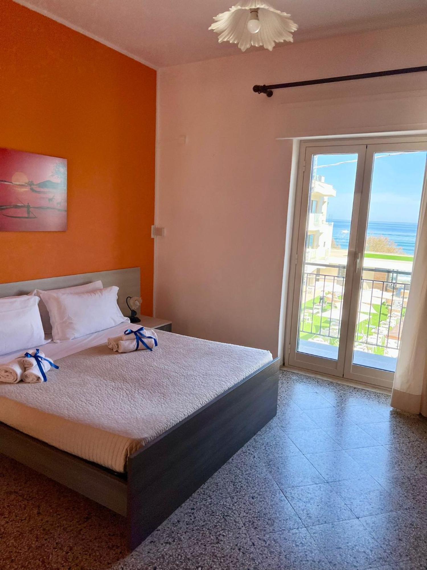 Casa Scirocco Apartment เชฟาลู ภายนอก รูปภาพ